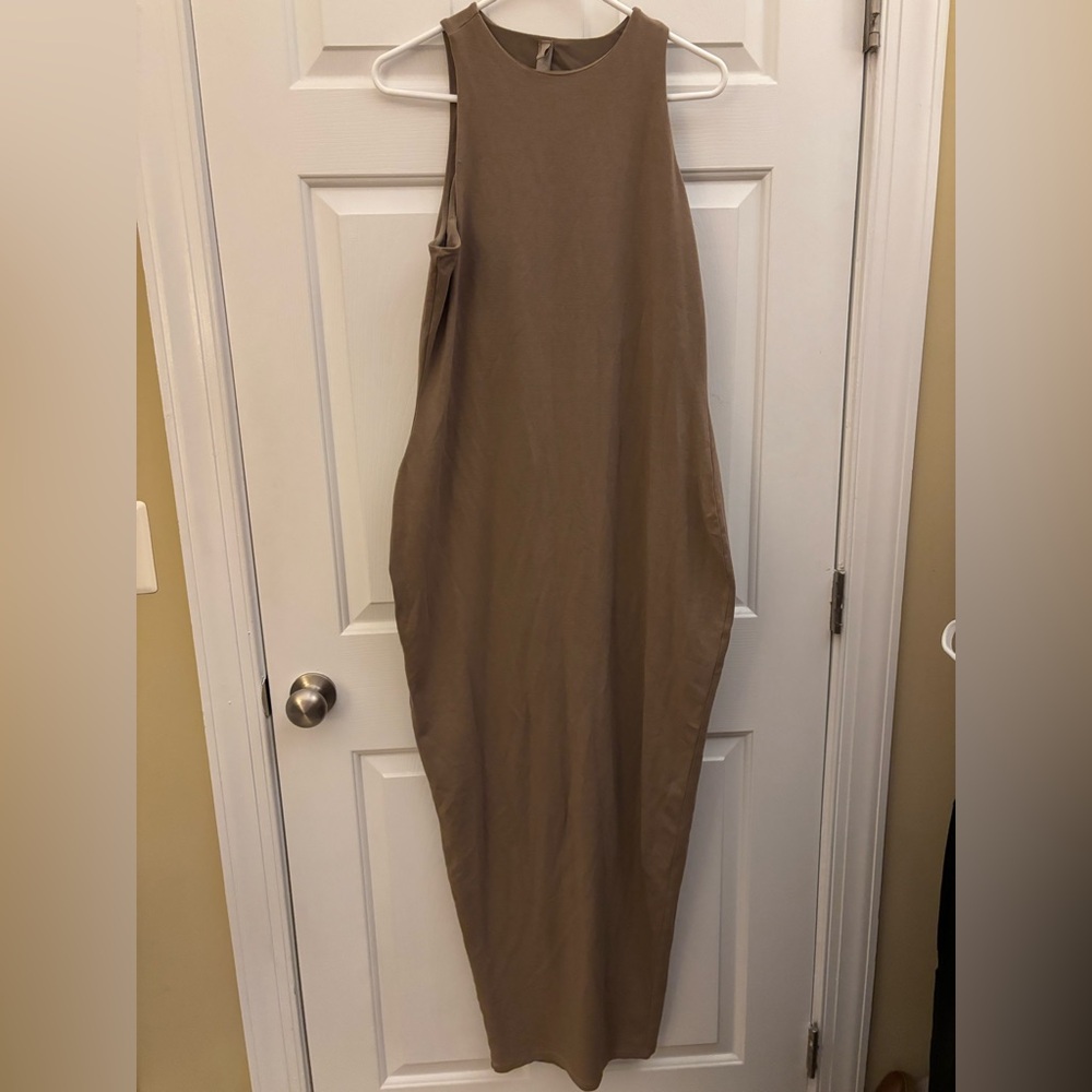SKIMS Sleeveless Maxi Dress in Brown Size 2X